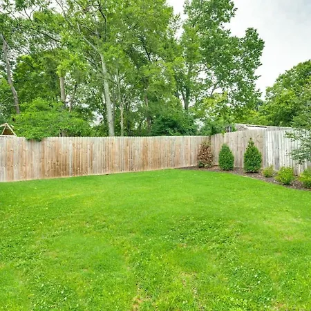 Elegant Spacious Furnished W Garage And Fenced Yard Holiday home Nashville