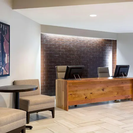 Hotel Doubletree By Hilton Airport 3*
