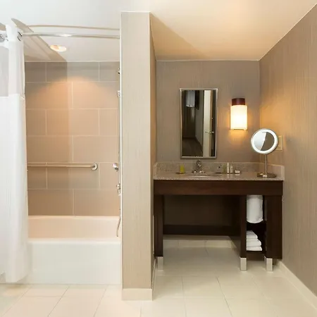 Doubletree By Hilton Airport Hotel