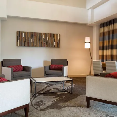 Hotel Doubletree By Hilton Airport 3*