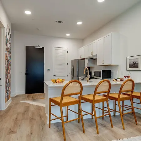 - 815 Main St Unit 203 4*