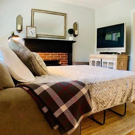Fairgrounds Playground - Weho - 1bd 1ba Holiday home