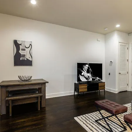 Holiday home Lofts At 30th - Contemporary Muse - Minutes To Broadway