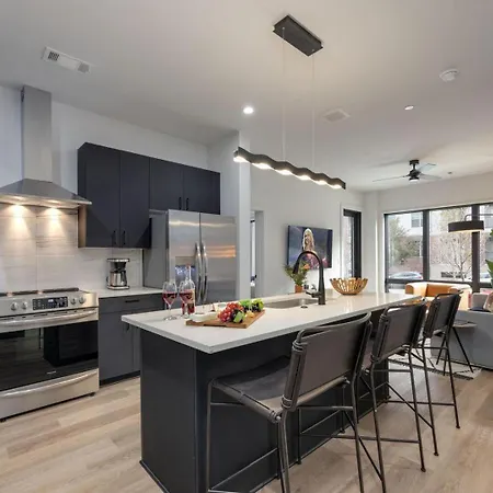 Lyrics - 2 Unit Odyssey Combo - Heart Of Midtown Holiday home Nashville