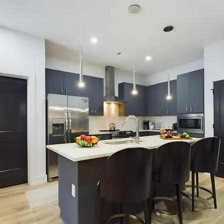 Lyrics - 2 Unit Odyssey Combo - Heart Of Midtown Holiday home *