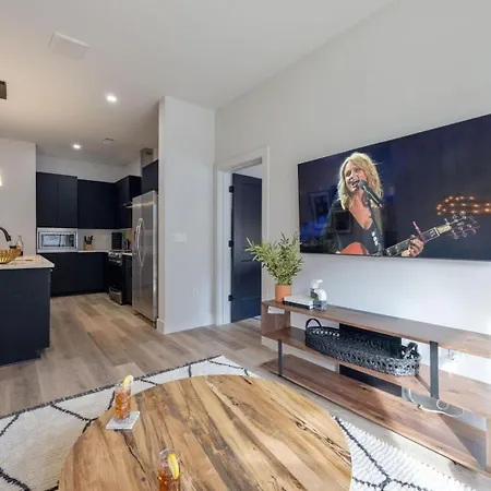 Lyrics - 2 Unit Odyssey Combo - Heart Of Midtown Holiday home