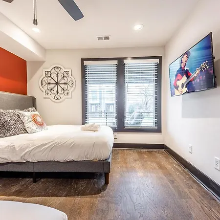 Holiday home 2 Premium Gulch Homes - Rooftop Hot Tub - Sleeps 24 *