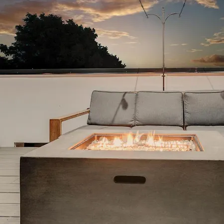 Holiday home 2 Premium Gulch Homes - Rooftop Hot Tub - Sleeps 24 Nashville