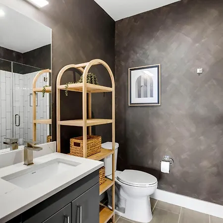 Urban Cowboy - Odyssey - The Heart Of Midtown Holiday home *