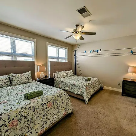 Apartment 3-story West End | Free Garage Parking | Near Vanderbilt Medical Nashville