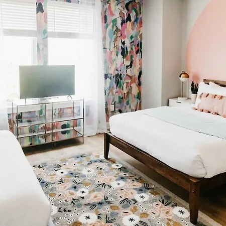 Designer~8 Mins 2 Broadway~balcony~sleeps 10~new Holiday home Nashville