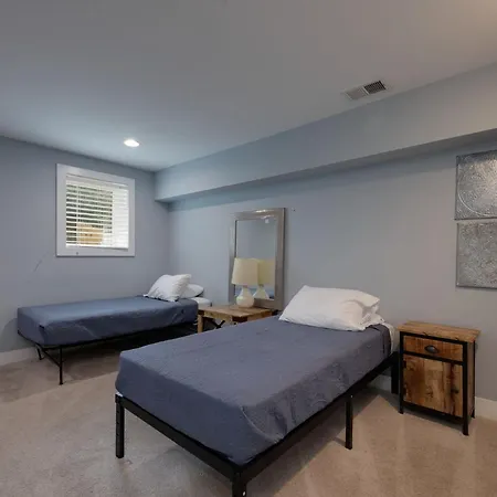 7 Minutes From Broadway, Entire Nashville