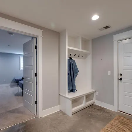 7 Minutes From Broadway, Entire