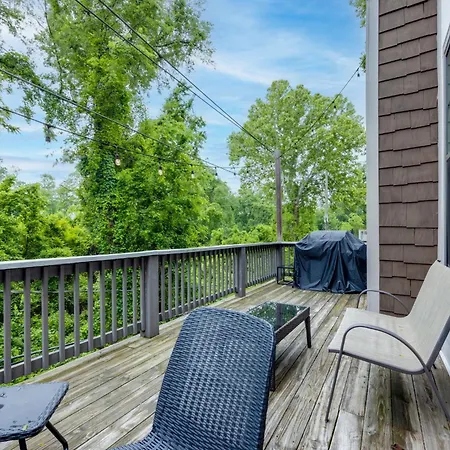 Holiday home 7 Minutes From Broadway, Entire