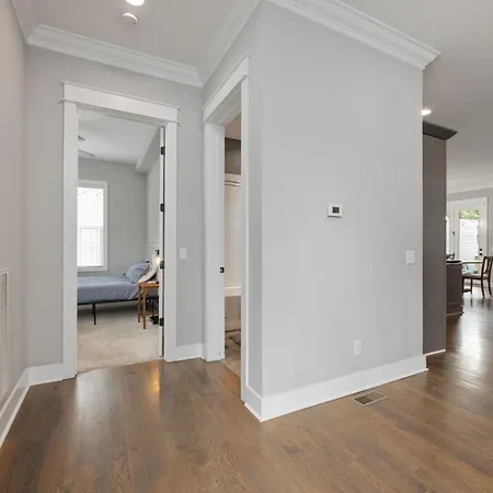 7 Minutes From Broadway, Entire
