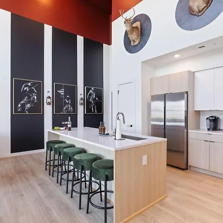 Holiday home - 635 7th Ave S Unit 608 *