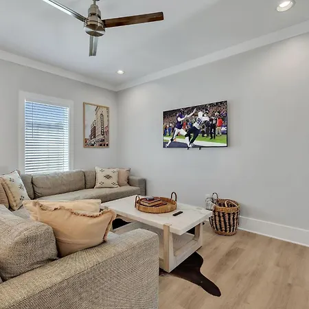 Double Treble - 2 Townhomes - Private Rooftops Holiday home Nashville