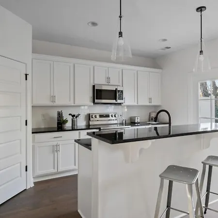 1 King 1 Queen 2 Double Garage Washer & Dryer