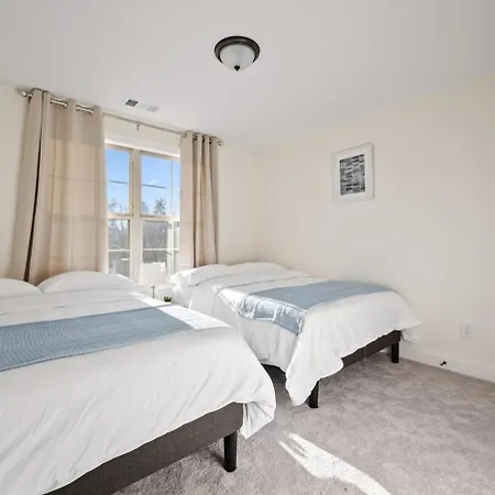 Holiday home 1 King 1 Queen 2 Double Garage Washer & Dryer