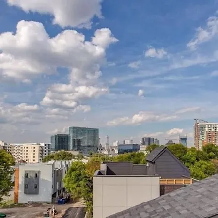 Getaway - Rooftop, Garage, Near Broadway!
