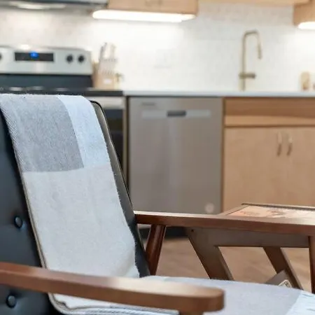 Apartment Mid Century Modern In East Nash! *