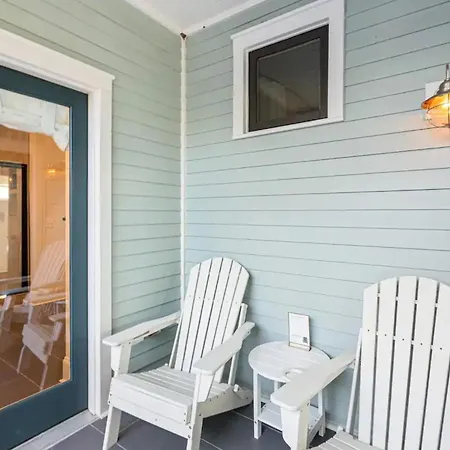 Two Decks To Enjoy Walk To 5 Points Faves Garage Close To Dining And Bars Board Games 10 Mins To Broadway 24 Hour Hospitality *