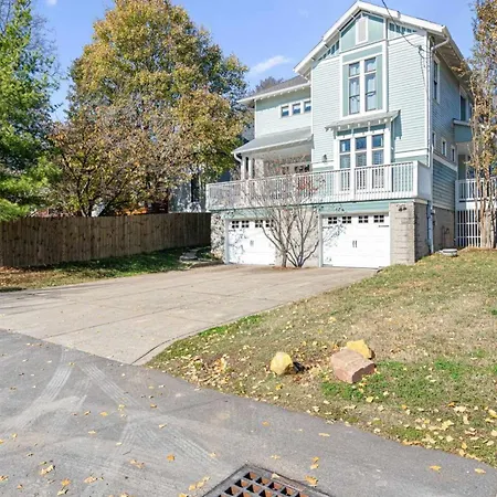 Holiday home Two Decks To Enjoy Walk To 5 Points Faves Garage Close To Dining And Bars Board Games 10 Mins To Broadway 24 Hour Hospitality Nashville