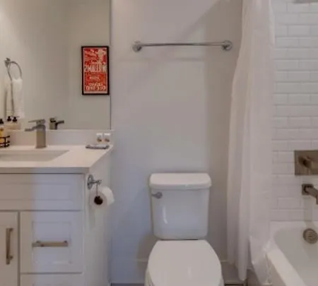 1050 East Trinity Lane, Unit 7 Hbr Apartment