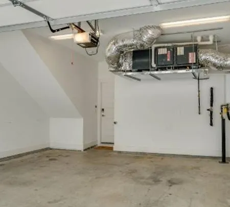 Apartment 1050 East Trinity Lane, Unit 7 Hbr