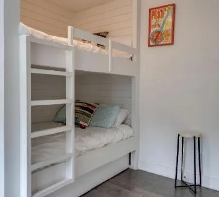 Apartment 1050 East Trinity Lane, Unit 7 Hbr