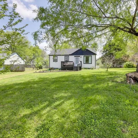 5 Min To Airport Pet Friendly Fire Pit Fenced Yard Holiday home
