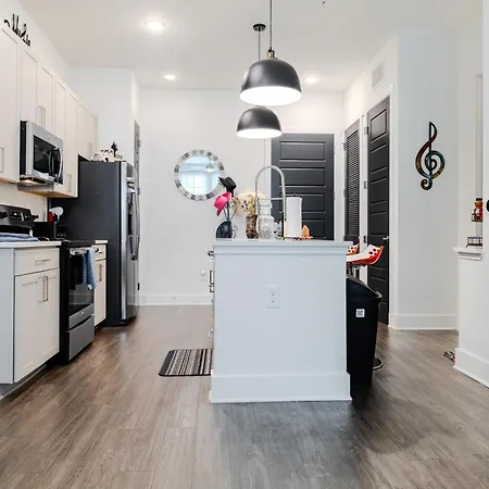 A Touch Of Bleu - 1 Bdr Condo, Free Parking *