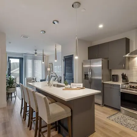 Chic Midtown Penthouse Escape Apartment *
