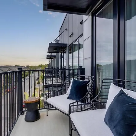 Chic Midtown Penthouse Escape