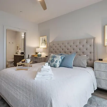 Apartment Chic Midtown Penthouse Escape