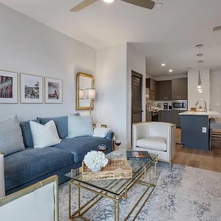 Apartment Chic Midtown Penthouse Escape