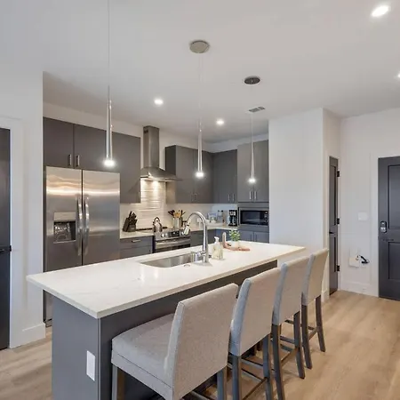 Chic Midtown Penthouse Escape Apartment