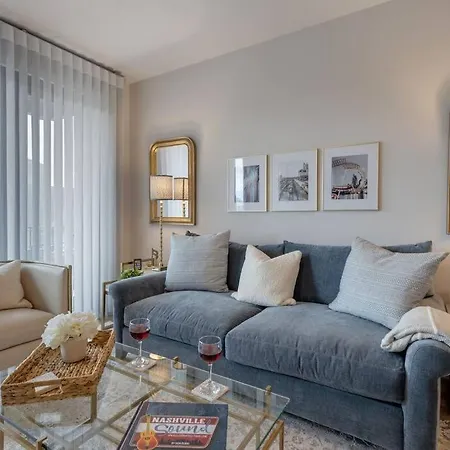 Chic Midtown Penthouse Escape Apartment *