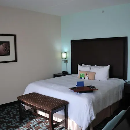 Hampton & At Opryland 3* Nashville