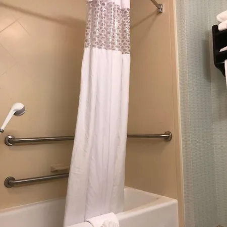 Hampton & At Opryland Nashville