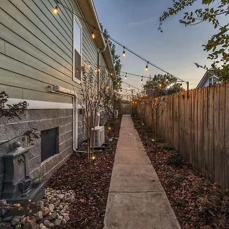 Greenwood With Covered Hot Tub, Fire Pit, And Outdoor Tv!