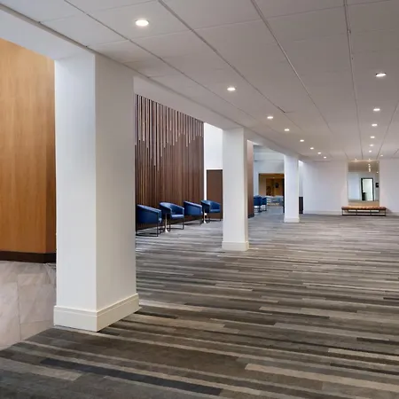 Airport Marriott Hotel 4*