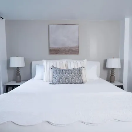 Stunning Riverfront Getaway In Downtown Nashville