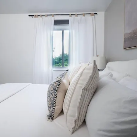 Stunning Riverfront Getaway In Downtown Holiday home *