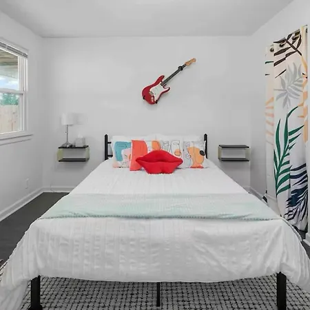 Chic 2br Nasvhille Getaway- Fenced Yard- 8min To Broadway! Nashville