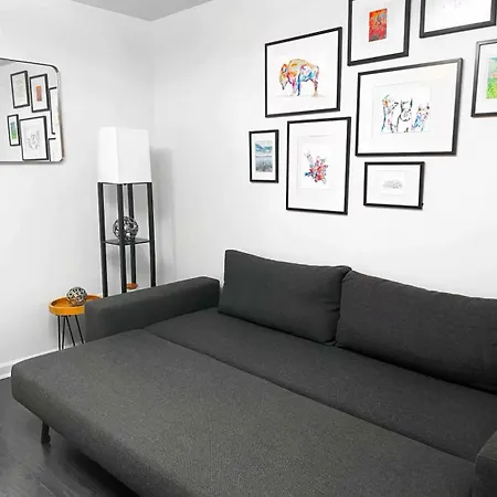 Holiday home Chic 2br Nasvhille Getaway- Fenced Yard- 8min To Broadway! *