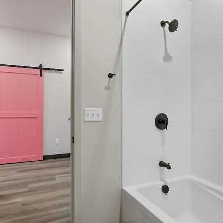 Apartment Chic 2br Getaway In Downtown *