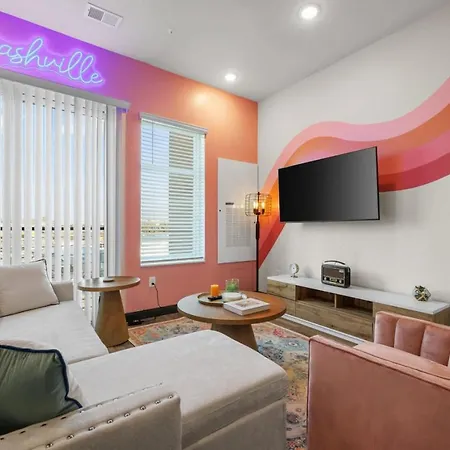 Chic 2br Getaway In Downtown Nashville
