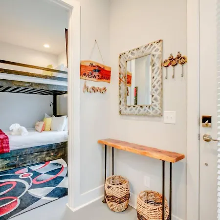 Spacious Contemporary Townhome With Private Rooftop *