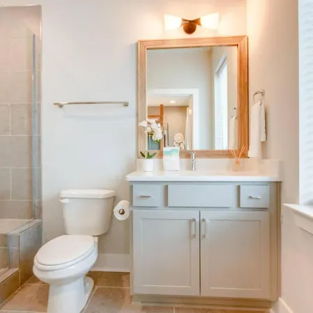Spacious Contemporary Townhome With Private Rooftop *